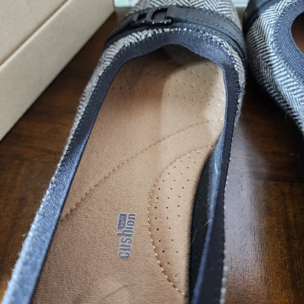 Like New Clarks Black Tweed Combo Slip-On Flats - Picture 6 of 10